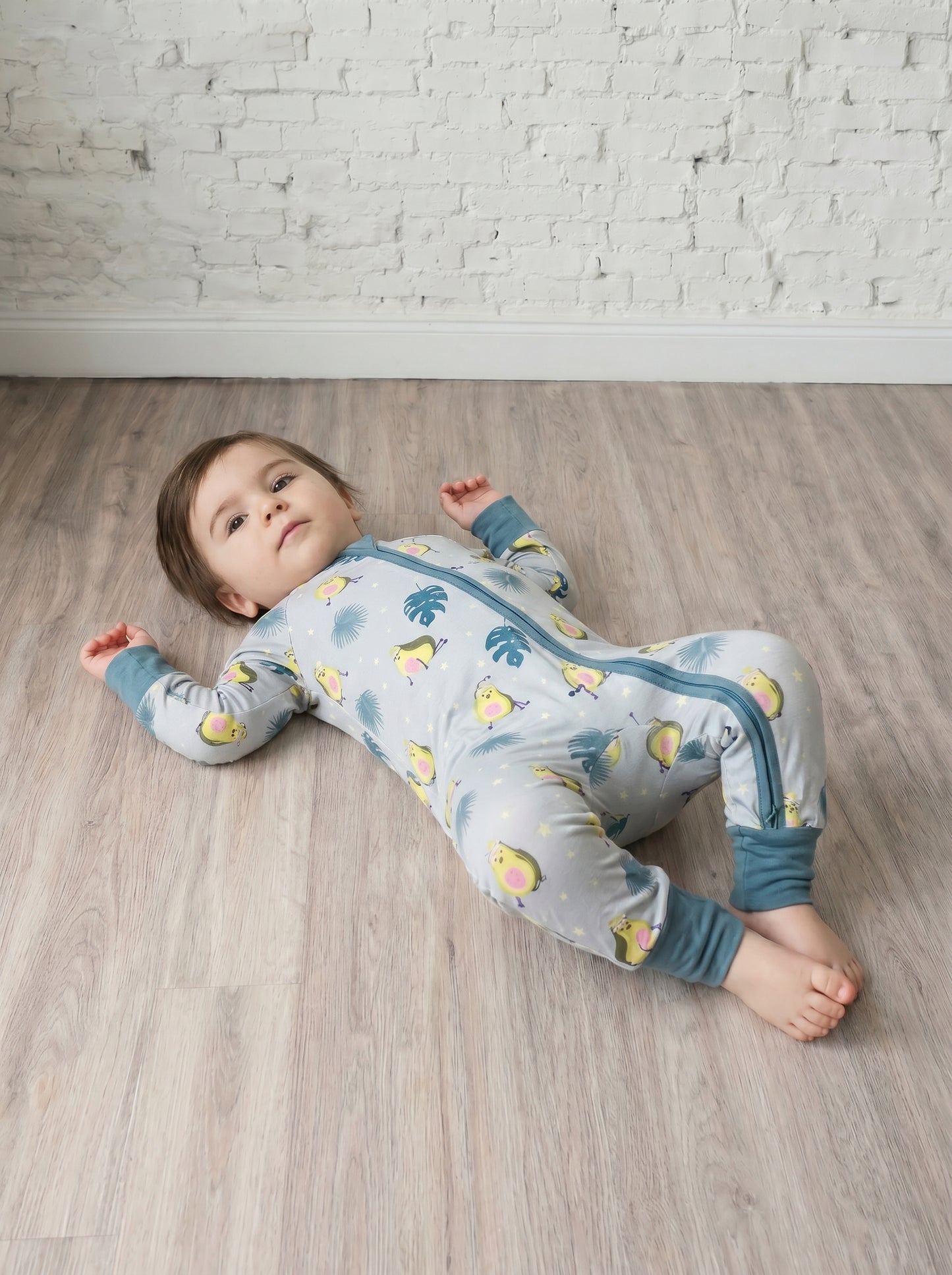 Bamboe Baby Boxpakje - Tweewegritssluiting en Ingebouwde Wantjes & Sokjes - Beige/Groen met Avocado's - Kraamcadeau - Jongens en Meisjes Romper