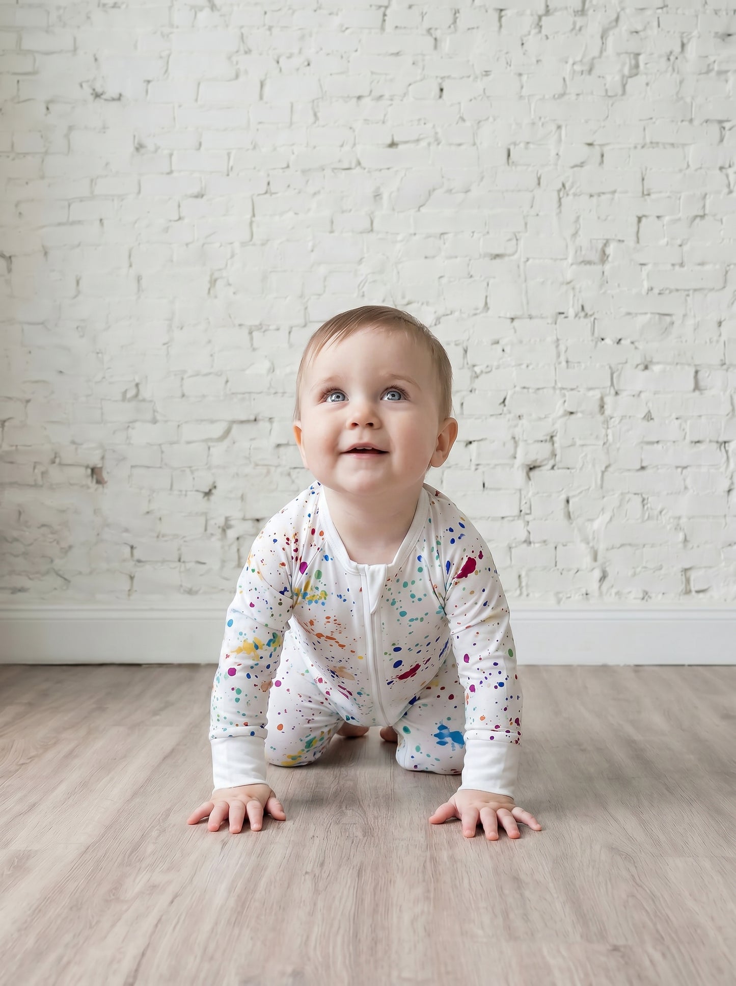 Bamboe Baby Boxpakje - Tweewegritssluiting en Ingebouwde Wantjes & Sokjes - Wit met Verfspatten - Kraamcadeau - Jongens en Meisjes Romper